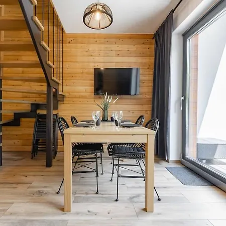 Apartament Modrzewiowy *