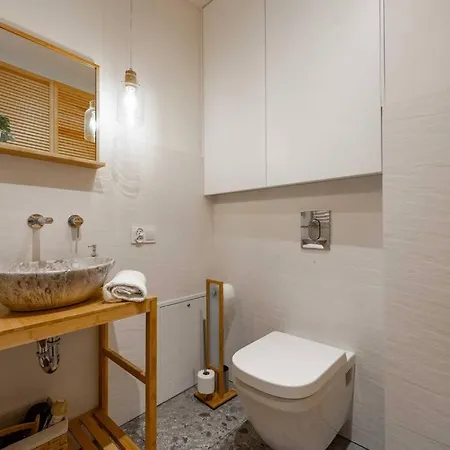 Apartament Modrzewiowy *